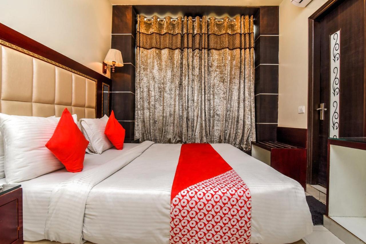 Collection O 76248 Hotel D Crown New Delhi Eksteriør billede